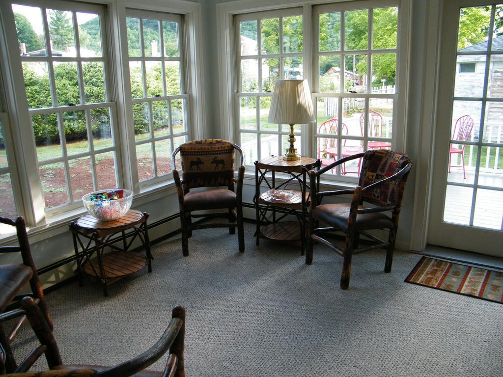 The Bond 1786 Inn (Adults Only) Warrensburg Exteriör bild
