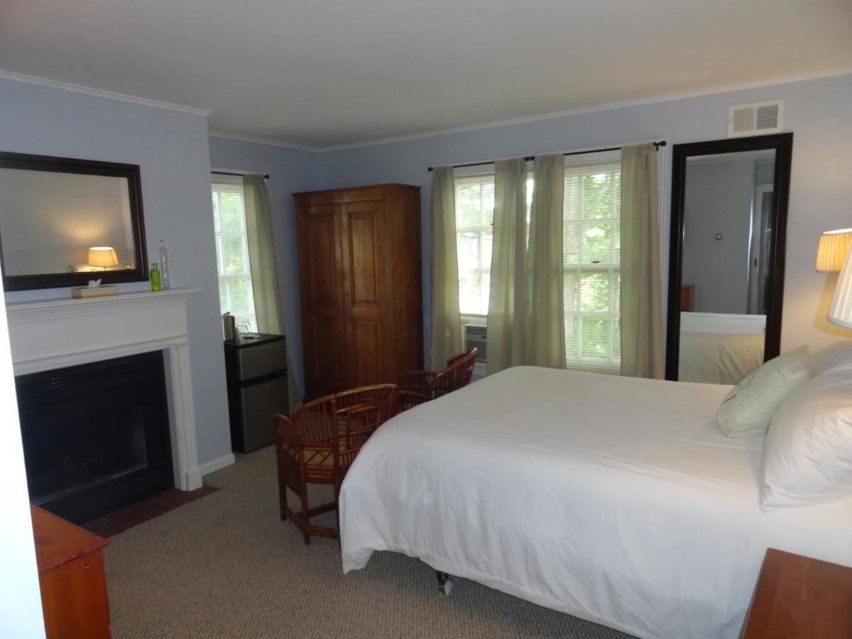 The Bond 1786 Inn (Adults Only) Warrensburg Exteriör bild