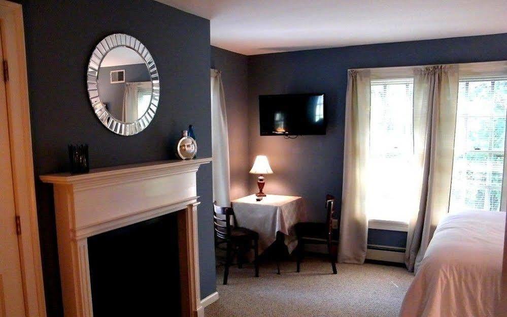 The Bond 1786 Inn (Adults Only) Warrensburg Exteriör bild